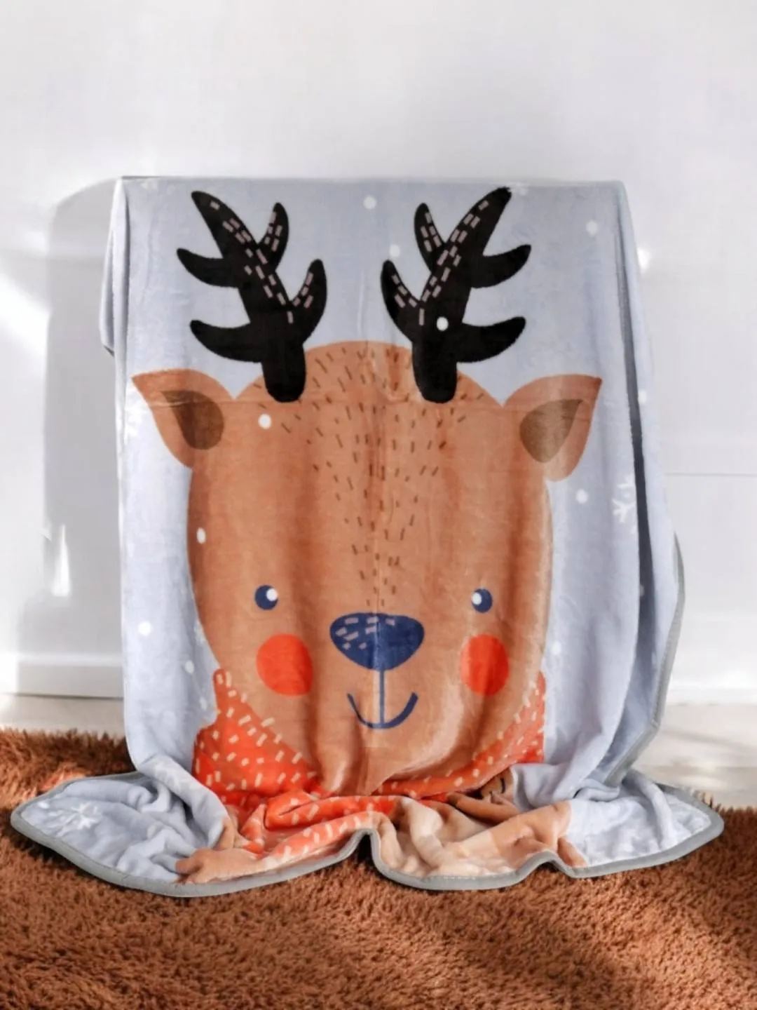 Enchanted Winter Nights: Reindeer Blanket for Girls, 100 * 140 cm