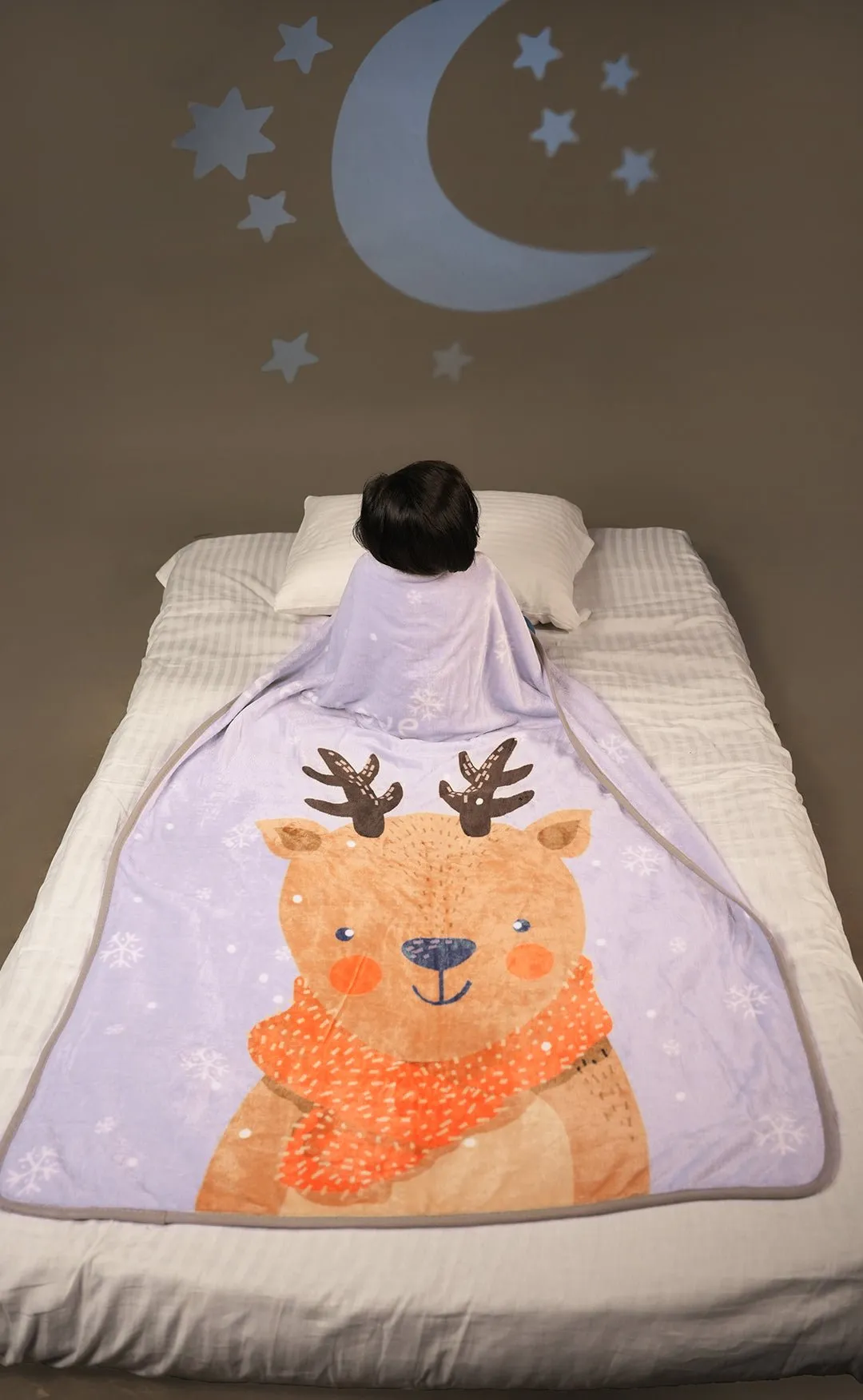 Enchanted Winter Nights: Reindeer Blanket for Girls, 100 * 140 cm