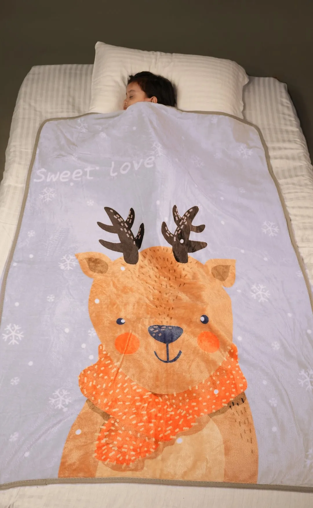 Enchanted Winter Nights: Reindeer Blanket for Girls, 100 * 140 cm